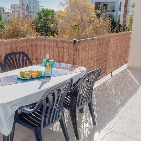 Cozy 1 Bedroom Apartment In Walking Distance To The Municipal Beach Paphos Bagian luar foto