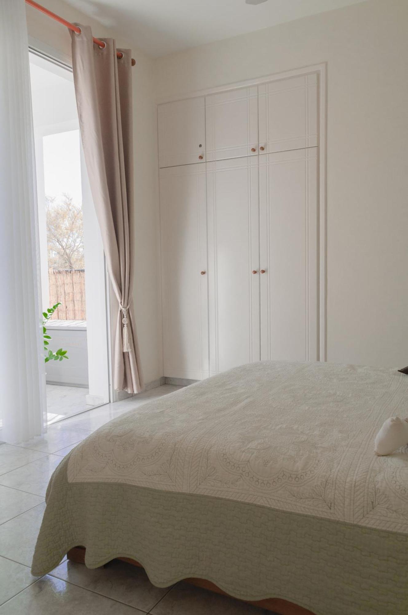 Cozy 1 Bedroom Apartment In Walking Distance To The Municipal Beach Paphos Bagian luar foto