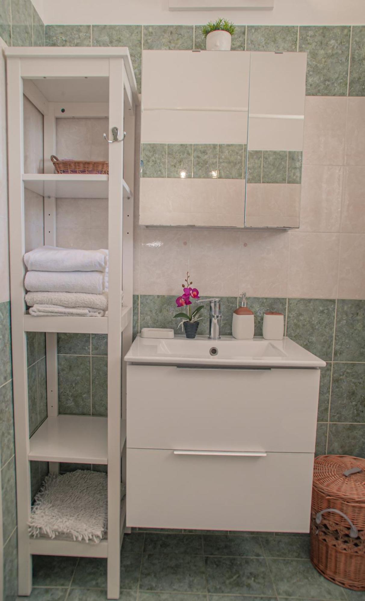 Cozy 1 Bedroom Apartment In Walking Distance To The Municipal Beach Paphos Bagian luar foto